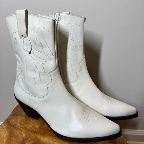 NWOT Matisse Leather White Women's Western Ankle Boots 9M - Picture 2 of 11